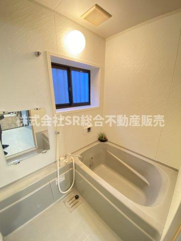 稲田本町2丁目中古戸建の浴室|お風呂には窓もあり、換気がバッチリとできます☆