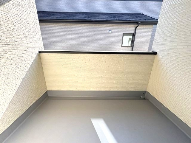 【バルコニー】 | 福岡市東区奈多1丁目2期　2号棟（全6棟）【仲介手数料無料・0円】 | 現地写真。インナーバルコニーです。