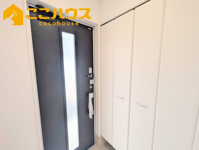 うるま市与那城屋慶名第6　クレイドルガーデン　新築戸建て　全4棟　4号棟の玄関|大容量のシューズボックス