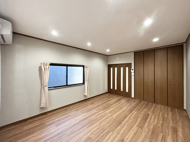 パレス植木Rの洋室