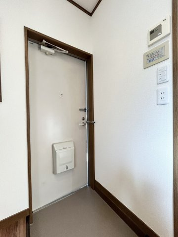 パレス植木Rの玄関