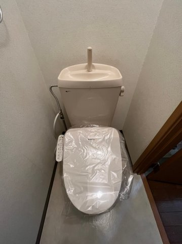 アズールのトイレ|新品のパナソニック製・温水洗浄便座つきです！