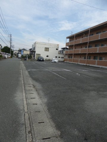 ライムヒルズの駐車場