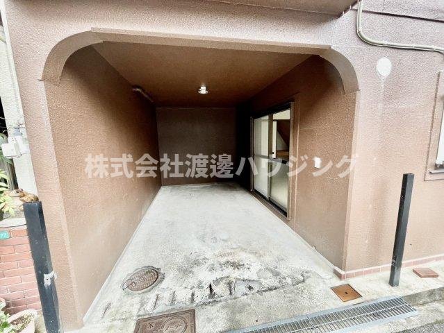 平野東2丁目貸家の駐車場