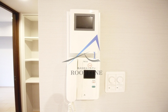 ライオンズマンション日暮里駅前のセキュリティ|モニター付きインターホンです。