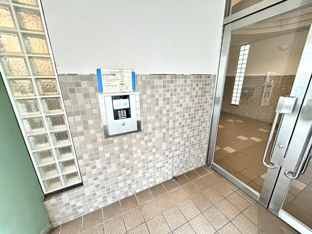 ネクステージ西神中央Ｃ棟のエントランス