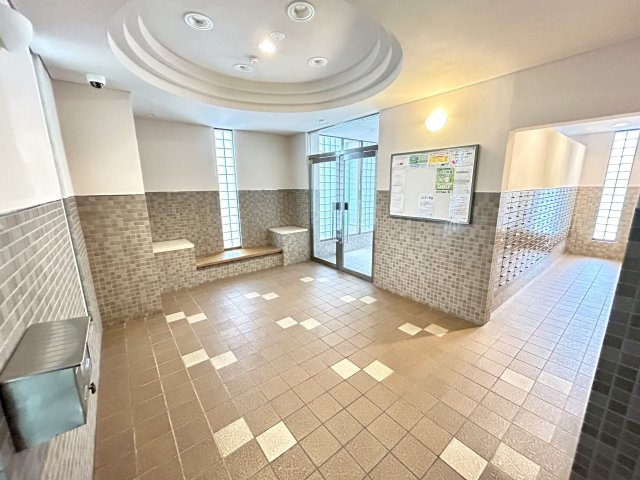 ネクステージ西神中央Ｃ棟のエントランス