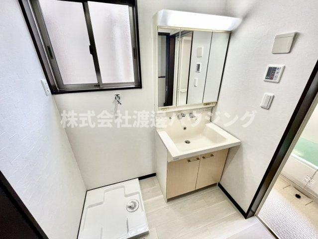 角田1丁目貸家の洗面所