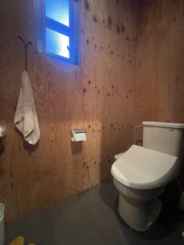 アイランドキッチン×薪ストーブ×メンテ不要の外壁仕様♪ハイグレード仕様の中古別荘＝那須町高久乙のトイレ|落ち着いたトイレです