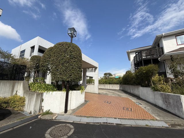 海見え！披露山庭園住宅　6SLDKの外観|エントランス部分