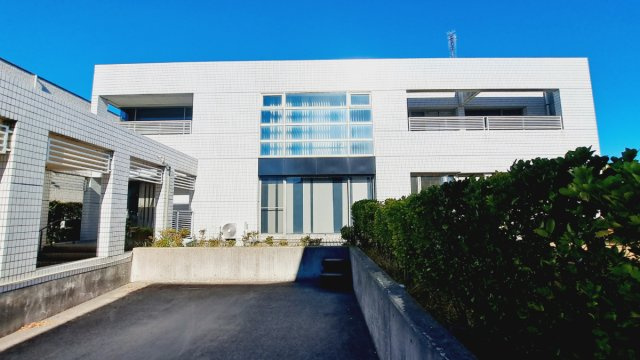 海見え！披露山庭園住宅　6SLDKの駐車場