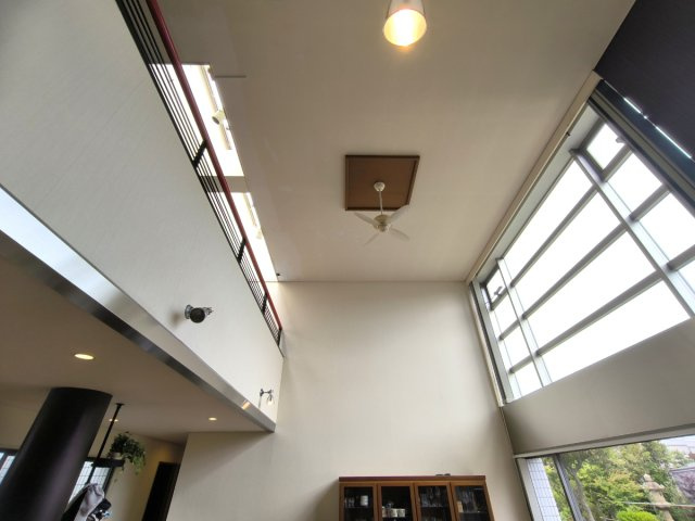 海見え！披露山庭園住宅　6SLDKの居間・リビング