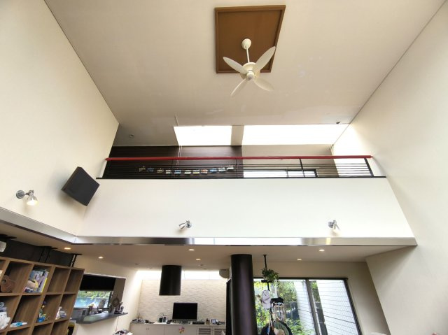 海見え！披露山庭園住宅　6SLDKの居間・リビング