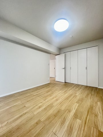 ライオンズマンション京成大久保の洋室|正方形でベットの配置にも困りません