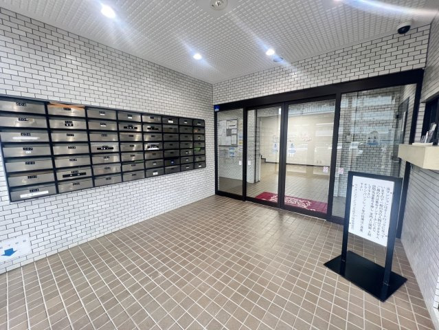 ライオンズマンション京成大久保のエントランス|オートロック付き