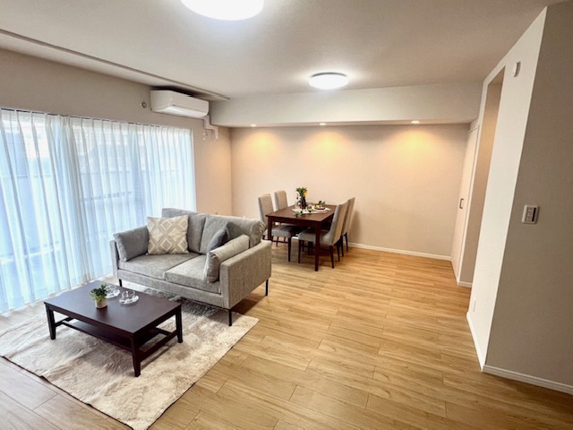 ライオンズマンション京成大久保の居間・リビング|設置家具プレゼントキャンペーン中！