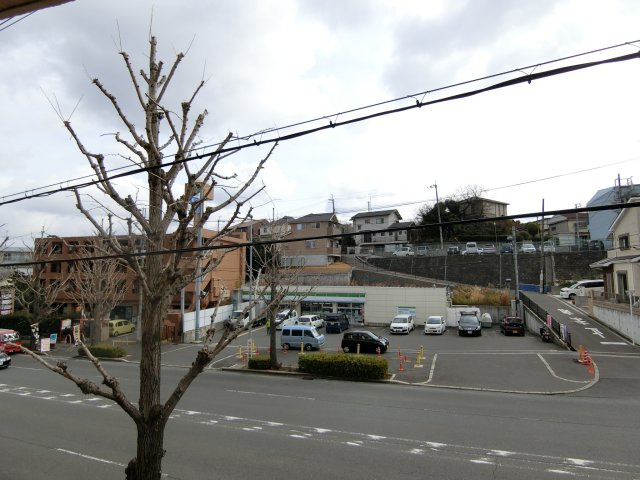 南春日丘ビルの駐車場