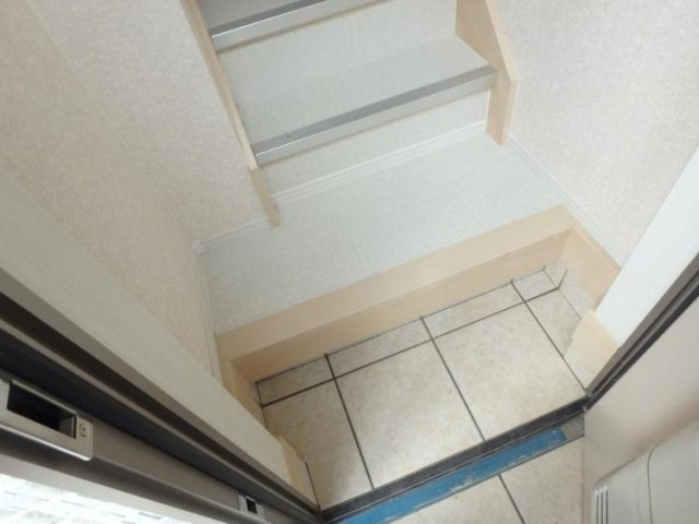 中野区江原町２丁目の賃貸マンションの玄関