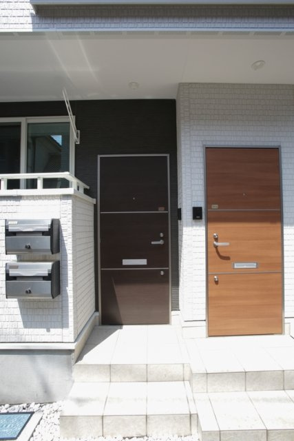 中野区江原町２丁目の賃貸マンションのエントランス