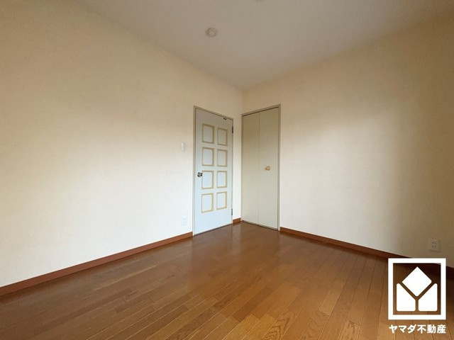 香枦園壱番館の洋室|全居室に収納がございますので、お部屋の広さを最大限に活用できます。（リフォーム前の写真です）