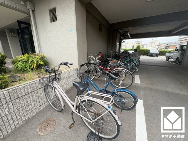 香枦園壱番館の駐車場|駐輪場を完備。一部は屋内にございますので、雨や風、直射日光から自転車を守ることができます。