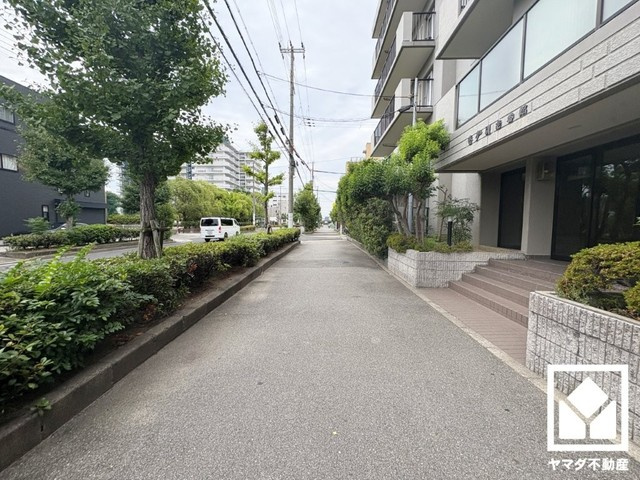香枦園壱番館の周辺|敷地内に駐車場を完備（月額10000円～20000円）。重い荷物や雨の日の移動もスムーズで、快適なカーライフを実現。空き状況等は弊社スタッフまでお気軽にお問い合わせください。