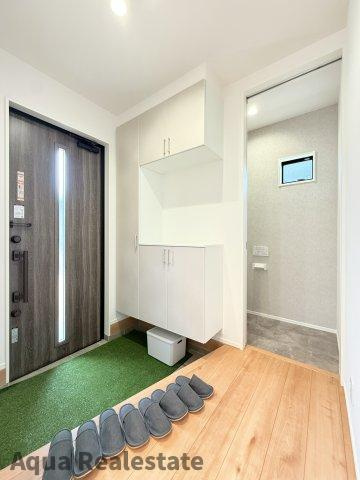 三豊市詫間町詫間　新築オール電化平屋住宅の玄関|明るい玄関です