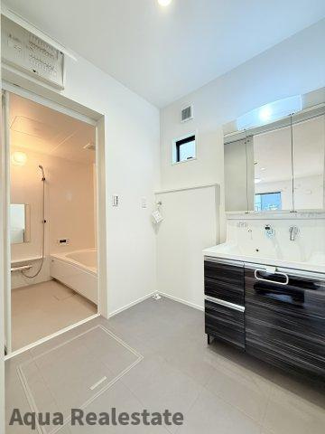 三豊市詫間町詫間　新築オール電化平屋住宅の独立洗面台|朝の身支度には欠かせない独立洗面化粧台