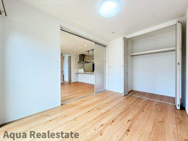 三豊市詫間町詫間　新築オール電化平屋住宅の寝室|落ち着いた色調の寝室です