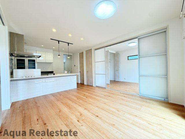 三豊市詫間町詫間　新築オール電化平屋住宅の居間・リビング|こちらの居間で趣味の時間をお楽しみください