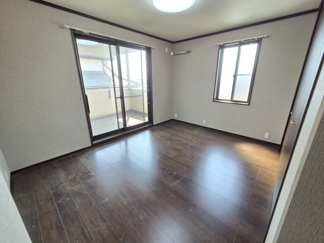 太田市新田市野井町　中古住宅の洋室|2階西側の洋室です。