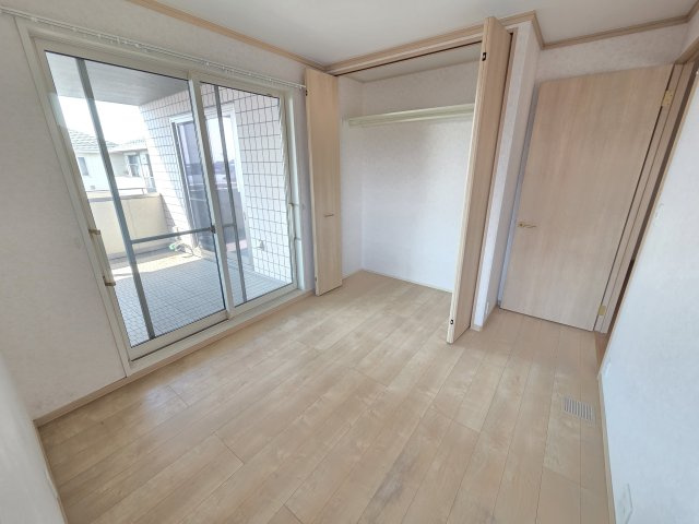 太田市新田市野井町　中古住宅の収納|2階真ん中の洋室の収納です。