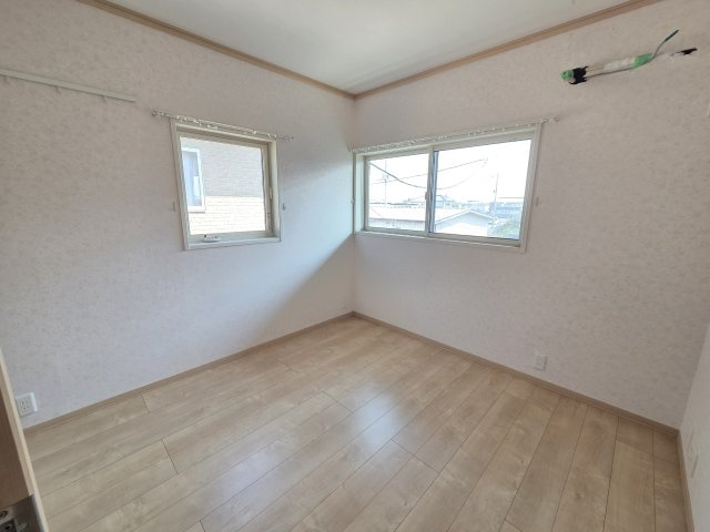 太田市新田市野井町　中古住宅の洋室|2階東側の洋室です。