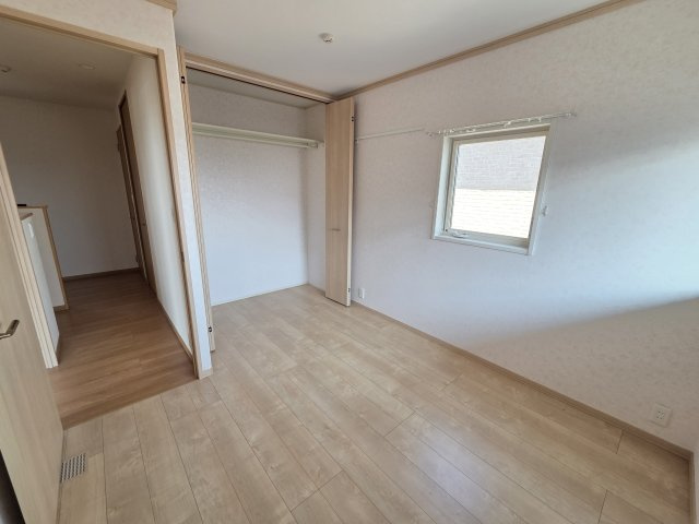 太田市新田市野井町　中古住宅の収納|2階東側洋室の収納です。