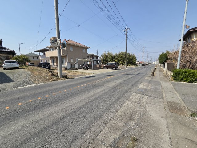 太田市新田市野井町　中古住宅の前面道路含む現地写真|東側前面道路です。幅員約6.8ｍ