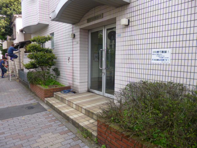 ハイム稲荷坂のエントランス