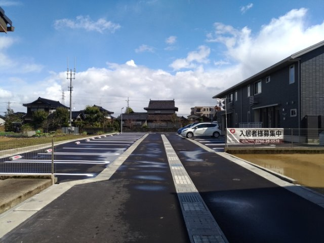 カーサ　ルブニールの駐車場