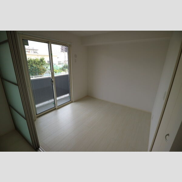 ラミーセントの洋室