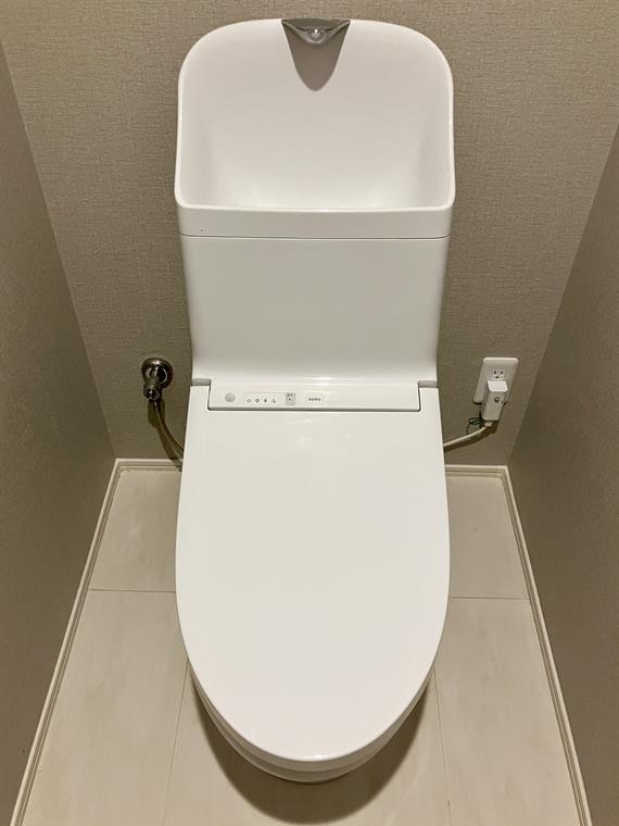 根岸戸建のトイレ