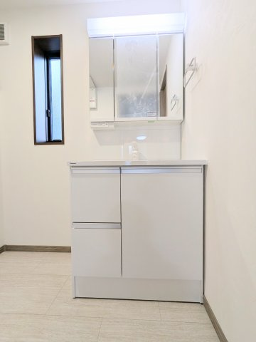 墨田区緑１丁目の新築戸建の独立洗面台|～洗面化粧室写真～
