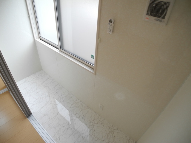 スマイリィハウス愛野のバルコニー|※プラスルーム　※室内画像は別号室のもの