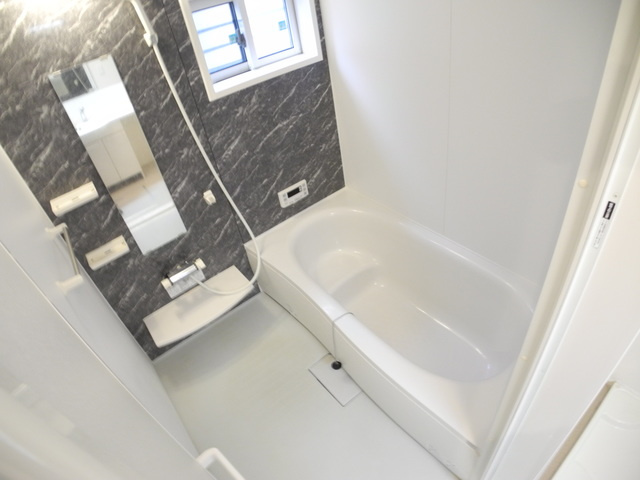 スマイリィハウス愛野の浴室|※室内画像は別号室のもの