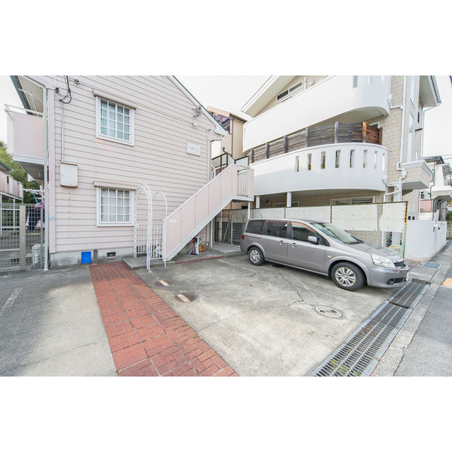 メルベイユ千里山北棟の駐車場