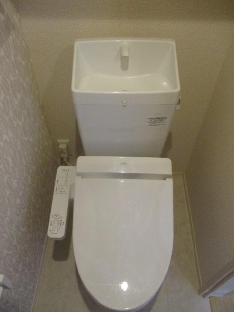 Ｋａｄｏｙａｋａｎ　E棟のトイレ|温水洗浄暖房便座