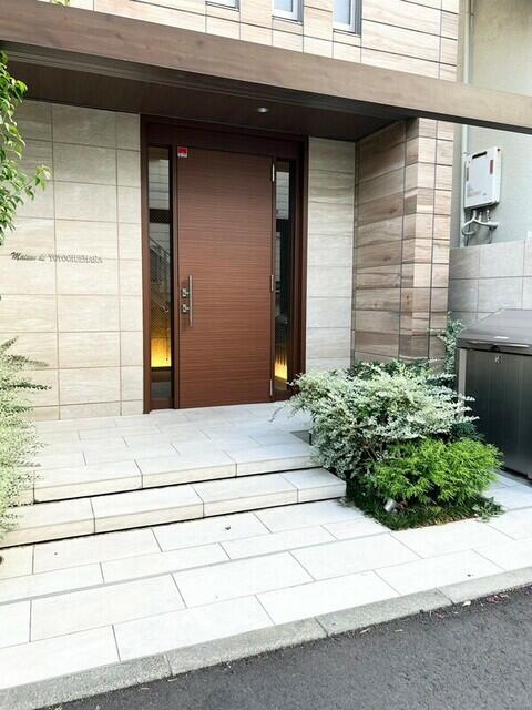 メゾン・ド・代々木上原のエントランス