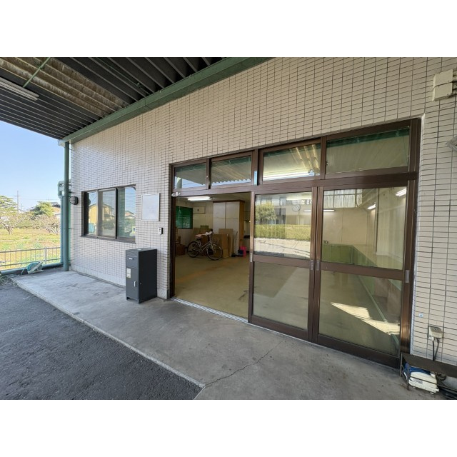 本巣市上真桑の店舗一部の外観