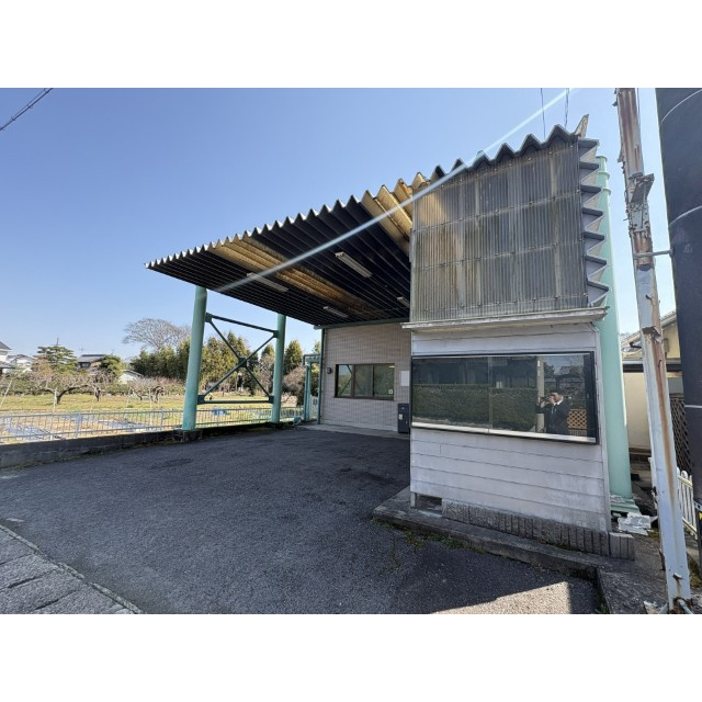 本巣市上真桑の店舗一部の外観