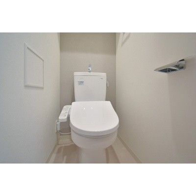 【トイレ】 | アドバンス大阪ストーリア | 落ち着いた色調のトイレです