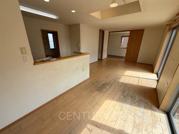 大泉町大字吉田中古一戸建ての居間・リビング|ダイニングテーブルスペース