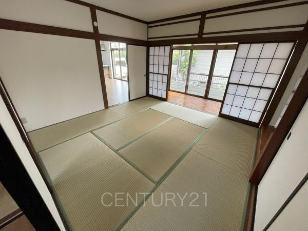 前橋市鶴が谷町１期の和室|和室はLDKと続き間で開放感があります。
引き戸で仕切れますので状況に合わせた使い方ができます。